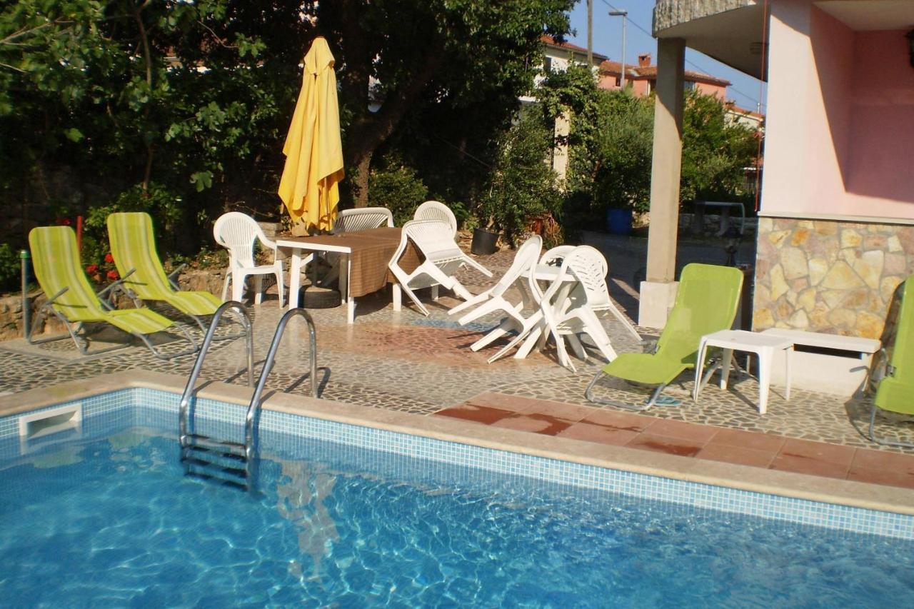 Family Friendly With A Swimming Pool - 3394