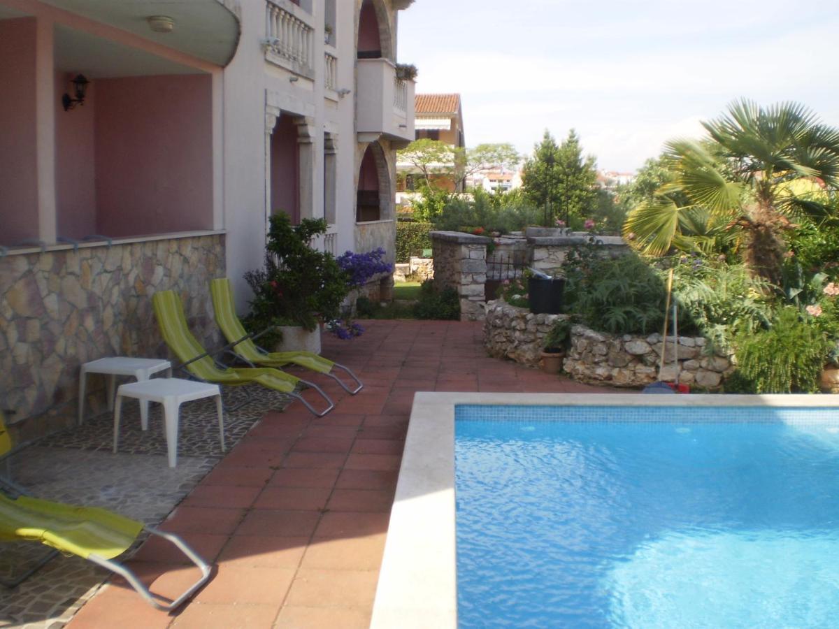 Family Friendly With A Swimming Pool - 3394